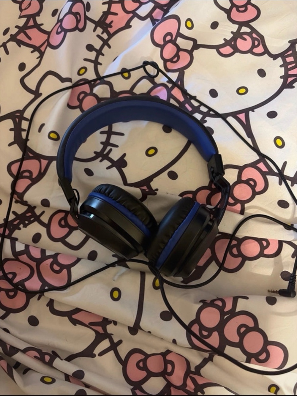Wired Over-Ear Headphones in Blue and Black – Comfortable Everyday Listening